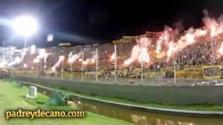 El infierno es amarillo Recibimiento desde la cancha  Copa Antel 2012 [upl. by Ahsemat175]