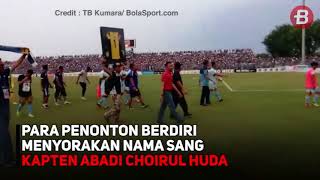 Ada yang Lucu Saat Pemain dan Ofisial Persela Lamongan Mengarak Jersey Choirul Huda di Stadion Su [upl. by Aruam342]