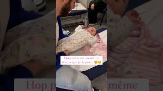 Séance d’ostéopathie pour ce beau bébé de 2 mois qui est venue avec une tenue trop mignonne [upl. by Atsillac]