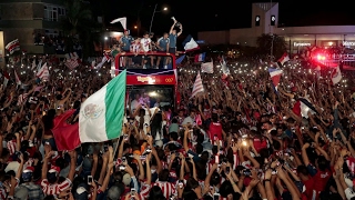 Festejos desde la Minerva  Chivas Campeón 2017 [upl. by Adnofal]