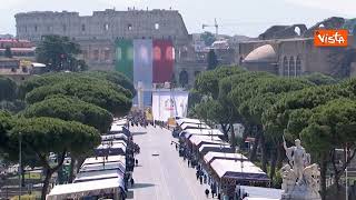 Festa della Repubblica il Tricolore gigante sul Colosseo [upl. by Pisano]