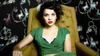 NORAH JONES Comes Love  Live in St Germain [upl. by Ennaylloh]