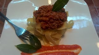 Tagliatella con salsa boloñesa [upl. by Nrublim360]