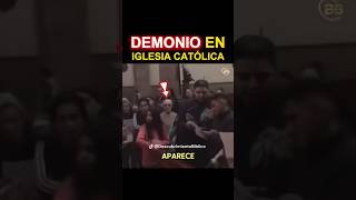 Iglesia Católica Un Demonio Aparece Durante la Alabanza [upl. by Kifar]