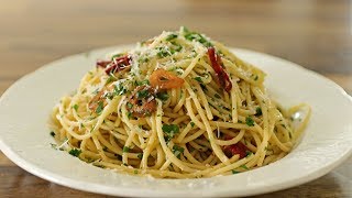 Spaghetti Aglio e Olio Recipe [upl. by Lucio456]