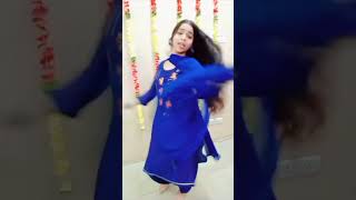 18 baras ki kawari kali thi 🙈 viral bollywoodsongs dance madhuridance viralvideo [upl. by Eneleahcim103]