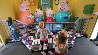 Peppa Pigs World  Makayla and Mylas Birthday Present  Little Trip to an Adventurous FunFair Park [upl. by Cinderella472]