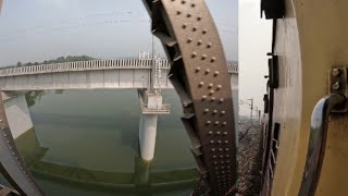 Tej rafter ke sath Subarnarekha River ko par kar rahi haa 12129 Pune Howrah Azad Hind Express🌁😍😍😍 [upl. by Gilman]