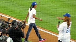 Mone Davis Throws PERFECT First Pitch Dodgers 9214 [upl. by Amaryl151]