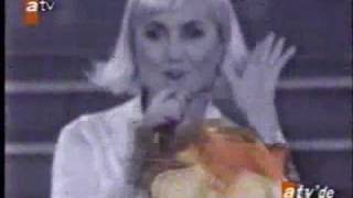 Yonca Evcimik  Im Hot For You Performance 1995 [upl. by Duane202]