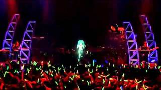 hatsune miku la cantante ologramma che canta dal vivo in giappone [upl. by Anwaf]