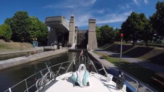 The Peterborough Lift Lock Great Loop Hatteras quotPura Vidaquot [upl. by Yniffit]