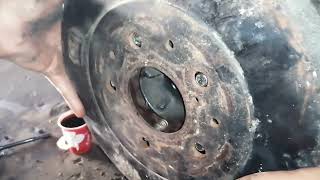 Toyota hilux model 97 change the brake shoe [upl. by Iaverne]