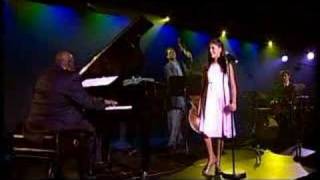 Nikki Yanofsky sings Over the Rainbow [upl. by Staffan]