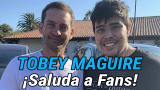 Tobey Maguire compartiendo saludos para un fan TobeyMaguire Shorts [upl. by Aerehs]