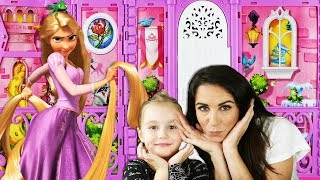 Les princesses Disney héritent dun magnifique CHATEAU qui se transforme en MALLETTE  Hasbro [upl. by Rubel]