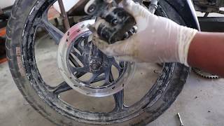 como cambiar balineras y cauchos anti vibrantes del caliper delantero moto gn suzuki [upl. by Anekahs]