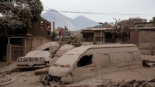 Guatemala quotEs gibt immer noch Explosionen am Vulkanquot [upl. by Godiva178]