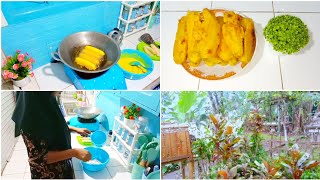 KEGIATAN IRT DESA DI KALA HUJAN ☘️ bikin camilan pisang goreng [upl. by Jane]