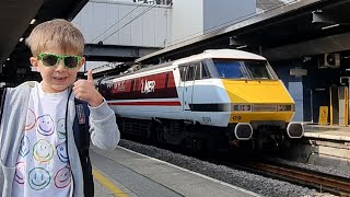 LNER 225 London to Leeds FIRST CLASS [upl. by Thaddeus]