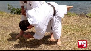 One Minute Bunkai Naihanchi Shodan 4 [upl. by Assylla]