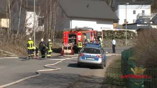 Brennende Wiesen in Kreuztal von Feuerwehr gelöscht [upl. by Cowden]