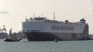 Hoegh Autoliners  quotHoegh Singaporequot Vehicles Carrier departing Southampton Docks 210819 [upl. by Ystap]