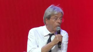 Gentiloni “Schlein fa bene a lanciare appello di unità anche a Italia Vivaquot fischi dalla platea [upl. by Elleiand]