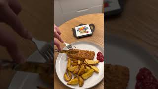 Fish and chips wedges actually cook from frozen 15 minutes in a halogen oven [upl. by Trebled831]