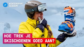 Hoe trek je je skischoenen goed aan En ook weer uit [upl. by Aliakim]