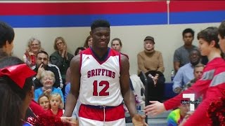 16YearOld Basketball Star Zion Williamson Goes Viral Again [upl. by Alake]