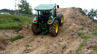 Curso de seguridad y manejo del Tractor agrícolasubida con fuerte pendiente1 [upl. by Yecaj]