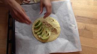 Quesadilla met avocado en gerookte kip [upl. by Anneg]