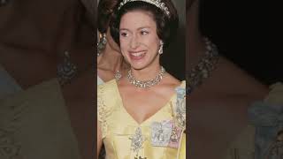 Les robes et accessoires de la princesse Diana vendus aux enchères en mai 2024 [upl. by Meensat]