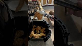 Air fryer chicken wings for a quick and easy dinner cooking cookingvideo airfryer quickrecipe [upl. by Cha]