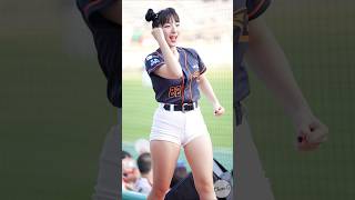 걸어가자 볼넷송 하지원 치어리더 Ha Jiwon Cheerleader [upl. by Aleinad]