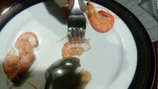 How to peel or deshell shrimp in 3 seconds [upl. by Au]