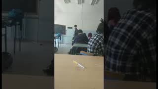 Cose che fai in classe durante l’ora di supplenza shorts [upl. by Otha]