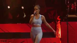 Closer  Halsey The Chainsmokers Fargo Center Philadelphia live 2018 [upl. by Athalla]