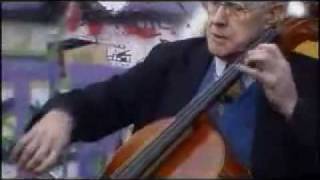 Rostropovich suona davanti alla caduta del muro di berlino [upl. by Drofnil880]