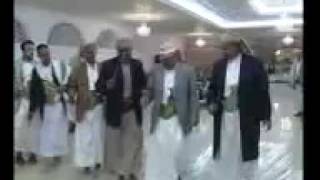 علي عبدالله صالح يرقص البرع ali abdullah saleh dance [upl. by Bloem]