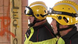 TÉCNICA DE APUNTALAMIENTO VERTICAL BOMBEROS [upl. by Ardnuahs372]