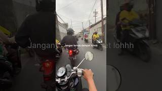 Kek mana ini bawa motornya dempet kalii shorts malang kulinermalang wisatamalang gerrhasan [upl. by Denyse]