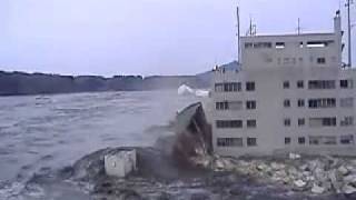 O mais terrivel vídeo de Tsunami do Japão [upl. by Norrej817]