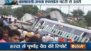 28 Feared Dead Kamayani Janata Express Train Accident in MP  India TV [upl. by Nirre988]