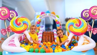 Las ratitas en parque inflable con bolas de colores playing park inflatable ball colors [upl. by Llednil]