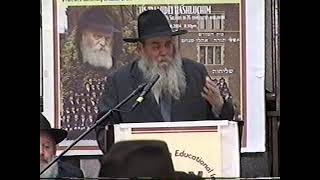 Rabbi Moshe Kotlarsky greeting the Oholei Torah Talmidei Hashluchim Tishrei 2004 [upl. by Adirehs788]