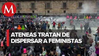 Grupos feministas logran traspasar la valla de Palacio Nacional [upl. by Aniez]