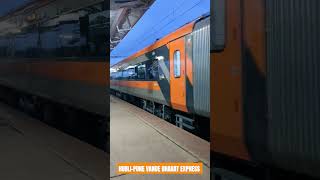 Hubli  Pune Vande Bharat Express Arriving In Sangli indiantraintravel vandebharatexpress railway [upl. by Anihpled]