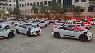 Waymo cars honk at each other throughout the night disturbing SF neighbors [upl. by Nauhs]